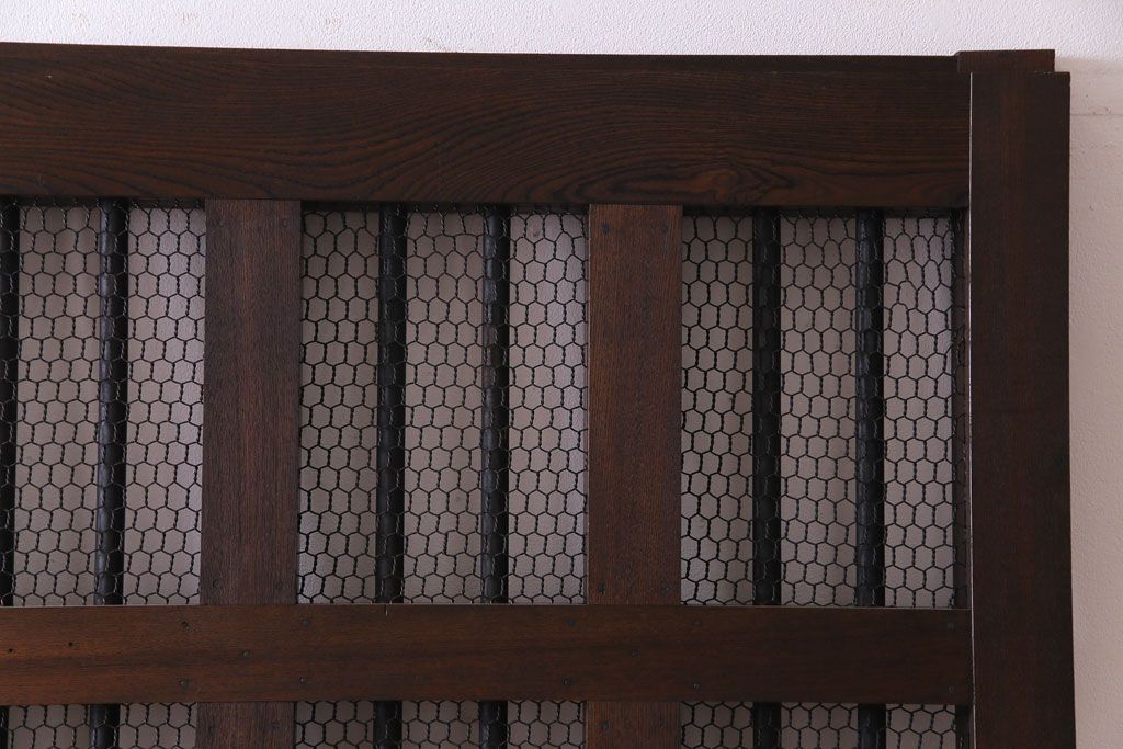 和製アンティーク　総ケヤキ材　重厚な佇まいが存在感を放つ鉄格子蔵戸(引き戸、建具、玄関戸)(R-030454)