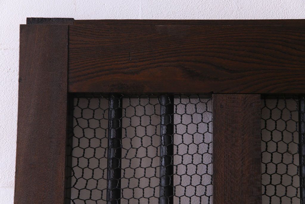 和製アンティーク　総ケヤキ材　重厚な佇まいが存在感を放つ鉄格子蔵戸(引き戸、建具、玄関戸)(R-030454)