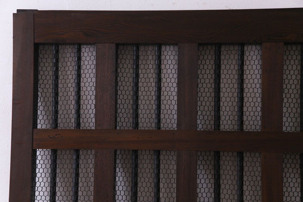 和製アンティーク　総ケヤキ材　重厚な佇まいが存在感を放つ鉄格子蔵戸(引き戸、建具、玄関戸)(R-030454)