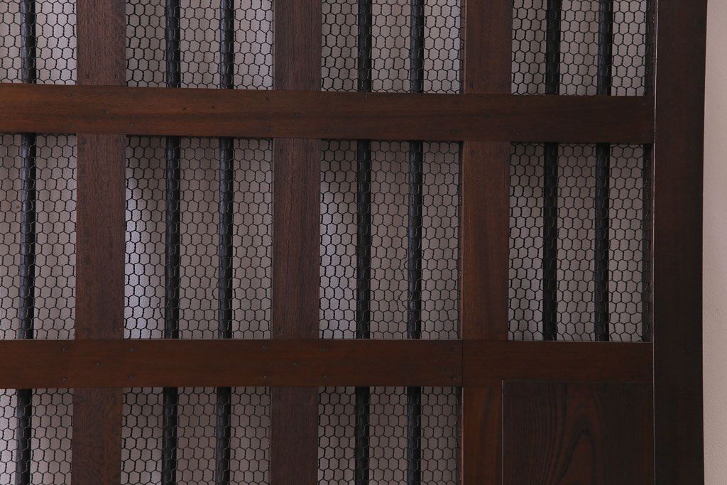 和製アンティーク　総ケヤキ材　重厚な佇まいが存在感を放つ鉄格子蔵戸(引き戸、建具、玄関戸)(R-030454)