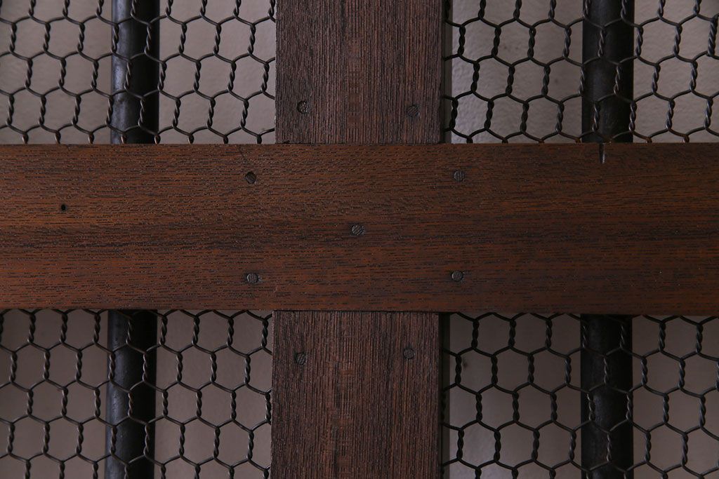 和製アンティーク　総ケヤキ材　重厚な佇まいが存在感を放つ鉄格子蔵戸(引き戸、建具、玄関戸)(R-030454)