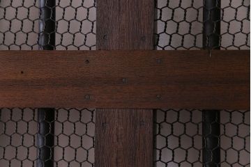 和製アンティーク　総ケヤキ材　重厚な佇まいが存在感を放つ鉄格子蔵戸(引き戸、建具、玄関戸)(R-030454)