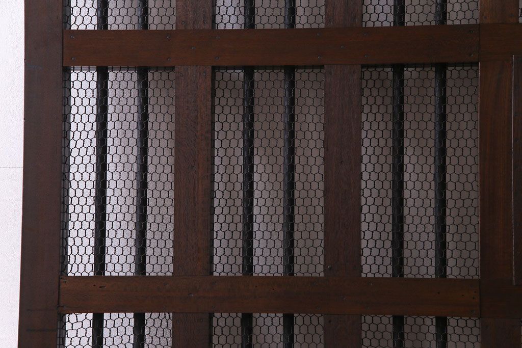 和製アンティーク　総ケヤキ材　重厚な佇まいが存在感を放つ鉄格子蔵戸(引き戸、建具、玄関戸)(R-030454)