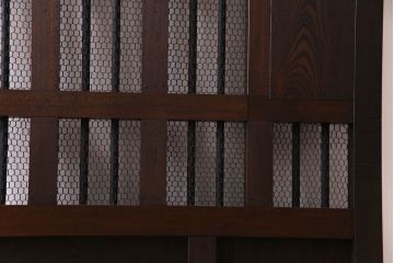 和製アンティーク　総ケヤキ材　重厚な佇まいが存在感を放つ鉄格子蔵戸(引き戸、建具、玄関戸)(R-030454)