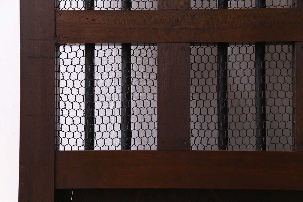 和製アンティーク　総ケヤキ材　重厚な佇まいが存在感を放つ鉄格子蔵戸(引き戸、建具、玄関戸)(R-030454)