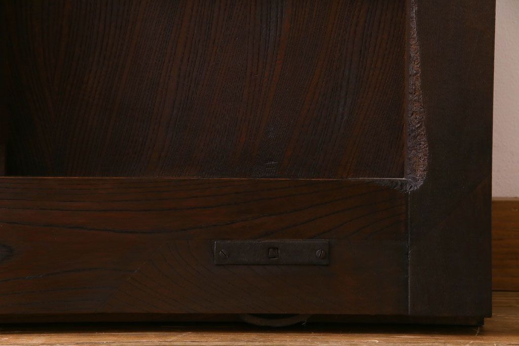 和製アンティーク　総ケヤキ材　重厚な佇まいが存在感を放つ鉄格子蔵戸(引き戸、建具、玄関戸)(R-030454)