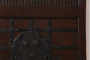 和製アンティーク　総ケヤキ材　重厚かつ上品な佇まいの富山蔵戸(引き戸、建具、玄関戸)
