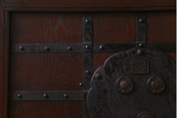 和製アンティーク　総ケヤキ材　重厚かつ上品な佇まいの富山蔵戸(引き戸、建具、玄関戸)