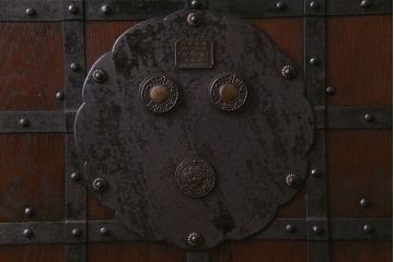 和製アンティーク　総ケヤキ材　重厚かつ上品な佇まいの富山蔵戸(引き戸、建具、玄関戸)