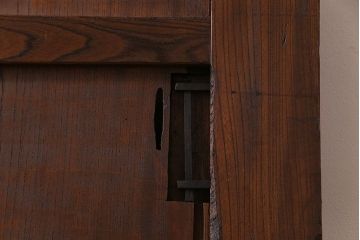 和製アンティーク　総ケヤキ材　重厚な佇まいが魅力の蔵戸(引き戸、建具、玄関戸)