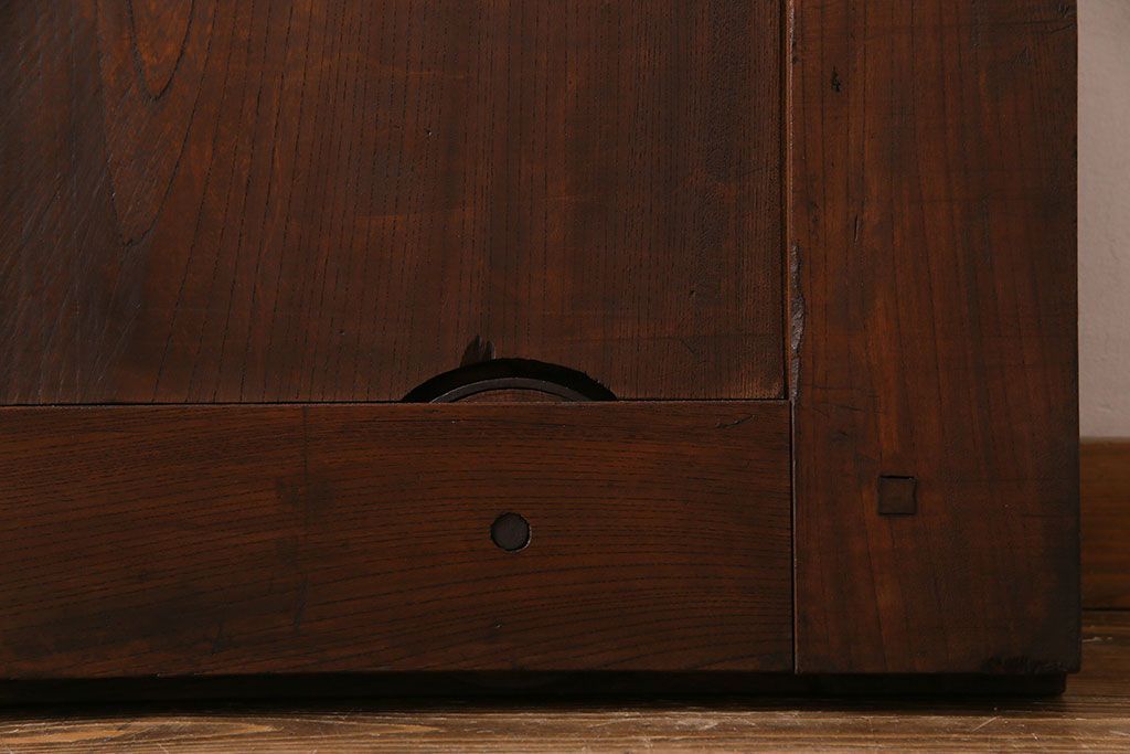 和製アンティーク　総ケヤキ材　重厚な佇まいが魅力の蔵戸(引き戸、建具、玄関戸)
