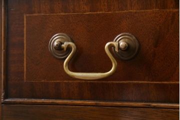 アンティーク家具　イギリスアンティーク　ウォールナット　象嵌入りの上品なサイドチェスト(引き出し)(R-030465)