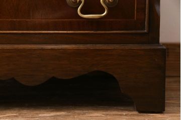 アンティーク家具　イギリスアンティーク　ウォールナット　象嵌入りの上品なサイドチェスト(引き出し)(R-030465)