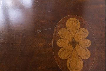 アンティーク家具　イギリスアンティーク　ウォールナット　象嵌入りの上品なサイドチェスト(引き出し)(R-030465)