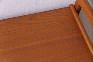ヴィンテージ家具　北欧ビンテージ　チーク材の色合いが魅力的な引き出し付きトロリーワゴン(キッチンワゴン、サイドテーブル)(R-030466)