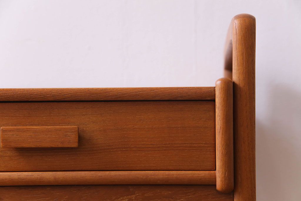 ヴィンテージ家具　北欧ビンテージ　チーク材の色合いが魅力的な引き出し付きトロリーワゴン(キッチンワゴン、サイドテーブル)(R-030466)