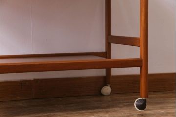 ヴィンテージ家具　北欧ビンテージ　チーク材の色合いが魅力的な引き出し付きトロリーワゴン(キッチンワゴン、サイドテーブル)(R-030466)