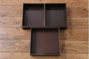 アンティーク家具　和製アンティーク　時代物　紫檀材　上品な雰囲気漂う漆塗りの飾り棚(茶棚)(R-030467)