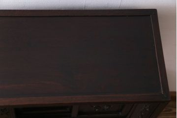 アンティーク家具　和製アンティーク　時代物　紫檀材　上品な雰囲気漂う漆塗りの飾り棚(茶棚)(R-030467)