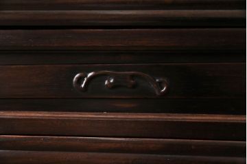 アンティーク家具　和製アンティーク　時代物　紫檀材　上品な雰囲気漂う漆塗りの飾り棚(茶棚)(R-030467)