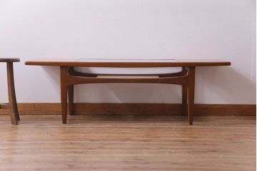 ヴィンテージ家具　北欧ビンテージ　G-PLAN(ジープラン)　ガラストップが格好良いレクタングルテーブル(センターテーブル、ローテーブル)(R-030468)