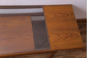 ヴィンテージ家具　北欧ビンテージ　G-PLAN(ジープラン)　ガラストップが格好良いレクタングルテーブル(センターテーブル、ローテーブル)(R-030468)