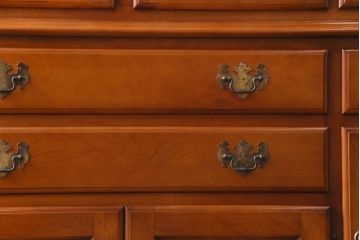 中古美品　横浜ダニエル(daniel)　A-213　大振りの飾り棚(食器棚、カップボード)(定価約120万円)(R-030472)