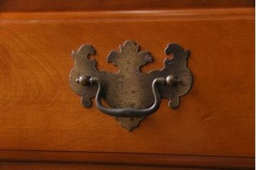 中古美品　横浜ダニエル(daniel)　A-213　大振りの飾り棚(食器棚、カップボード)(定価約120万円)(R-030472)