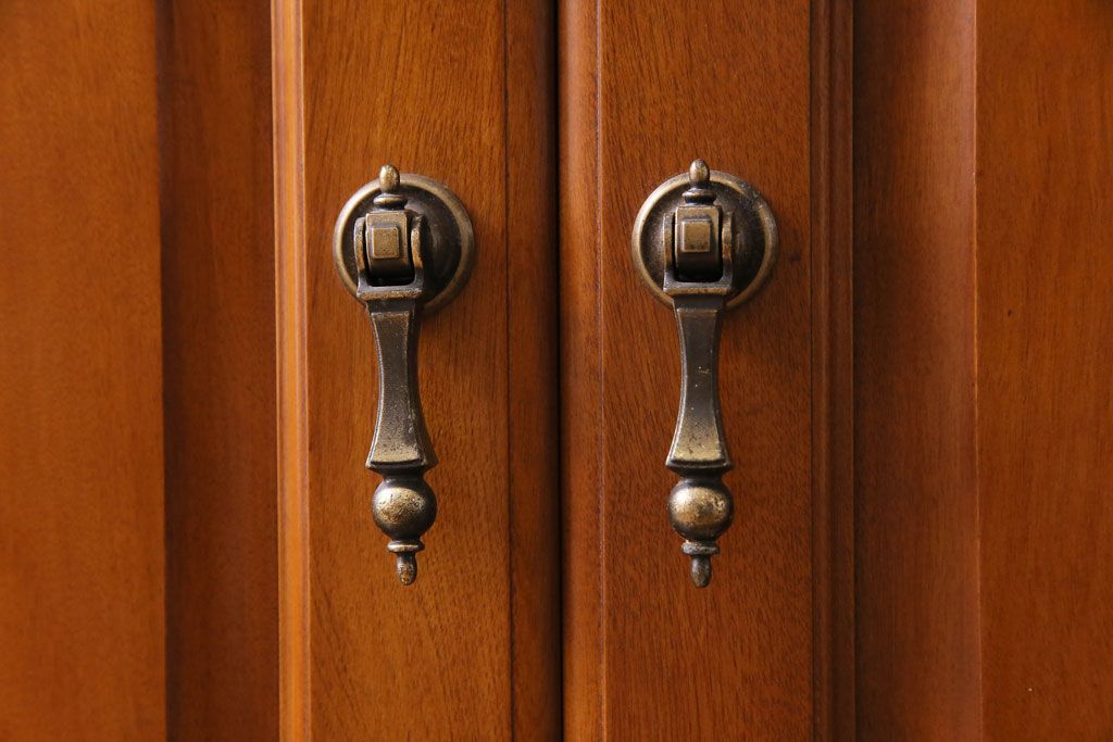 中古美品　横浜ダニエル(daniel)　A-213　大振りの飾り棚(食器棚、カップボード)(定価約120万円)(R-030472)