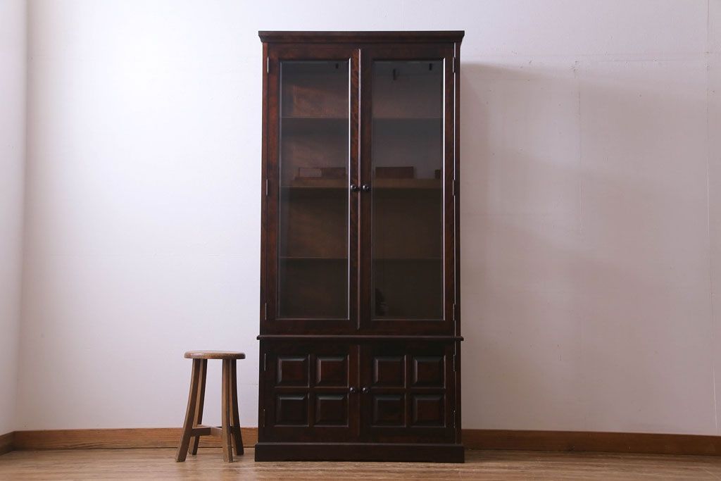中古美品　希少な廃盤品!!　北海道民芸家具　OM158　上質な三方ガラス飾り棚(陳列棚、食器棚、ガラスケース)(2)(R-030473)