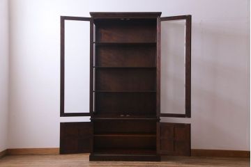 中古美品　希少な廃盤品!!　北海道民芸家具　OM158　上質な三方ガラス飾り棚(陳列棚、食器棚、ガラスケース)(2)(R-030473)