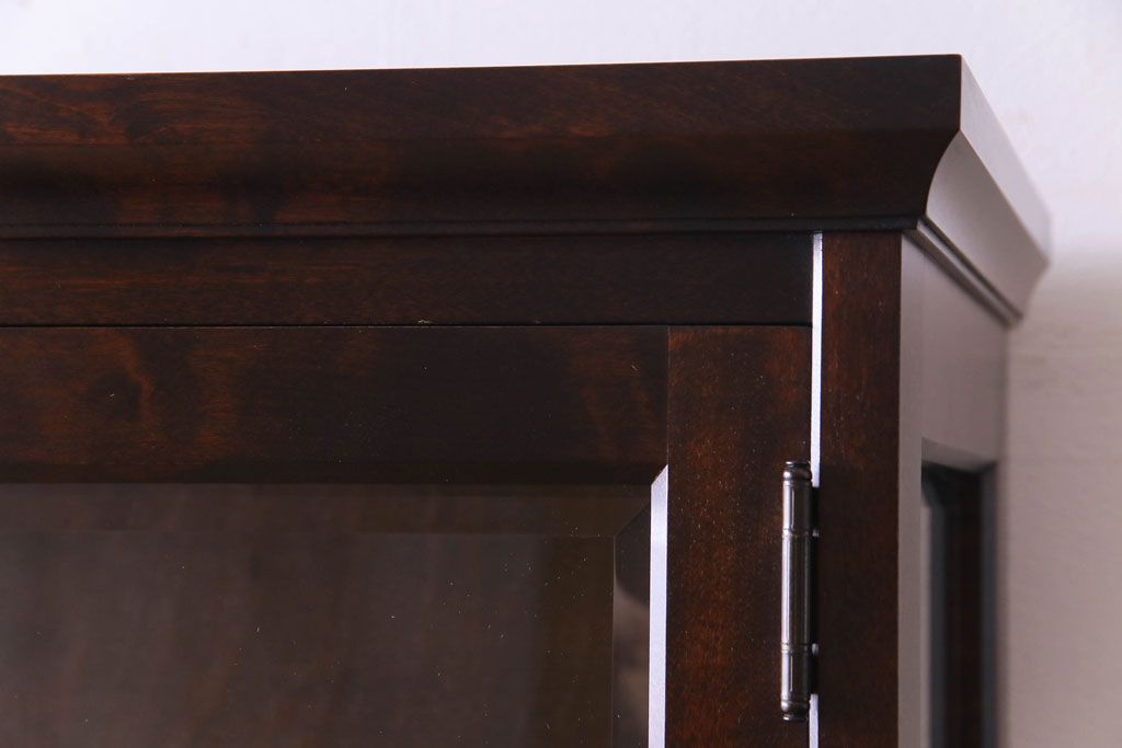 中古美品　希少な廃盤品!!　北海道民芸家具　OM158　上質な三方ガラス飾り棚(陳列棚、食器棚、ガラスケース)(2)(R-030473)