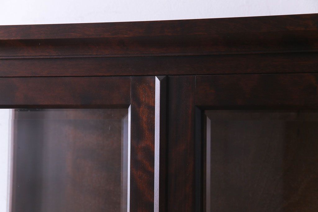 中古美品　希少な廃盤品!!　北海道民芸家具　OM158　上質な三方ガラス飾り棚(陳列棚、食器棚、ガラスケース)(2)(R-030473)