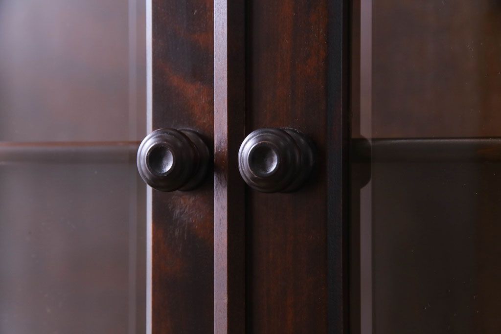 中古美品　希少な廃盤品!!　北海道民芸家具　OM158　上質な三方ガラス飾り棚(陳列棚、食器棚、ガラスケース)(2)(R-030473)