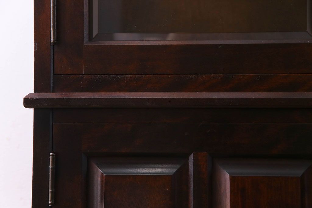 中古美品　希少な廃盤品!!　北海道民芸家具　OM158　上質な三方ガラス飾り棚(陳列棚、食器棚、ガラスケース)(2)(R-030473)