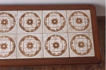 ヴィンテージ家具　北欧ビンテージ　G-PLAN(ジープラン)　チーク材　タイル天板がおしゃれなセンターテーブル(サイドテーブル、コーヒーテーブル)(R-030474)