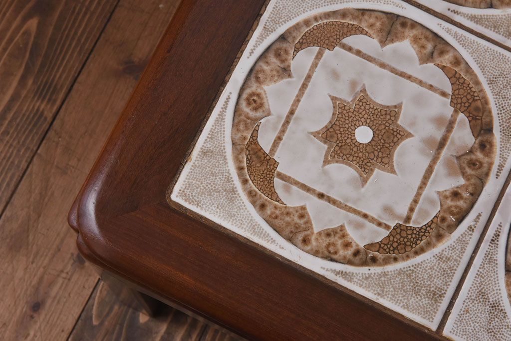 ヴィンテージ家具　北欧ビンテージ　G-PLAN(ジープラン)　チーク材　タイル天板がおしゃれなセンターテーブル(サイドテーブル、コーヒーテーブル)(R-030474)