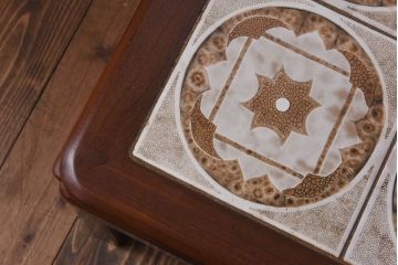 ヴィンテージ家具　北欧ビンテージ　G-PLAN(ジープラン)　チーク材　タイル天板がおしゃれなセンターテーブル(サイドテーブル、コーヒーテーブル)(R-030474)