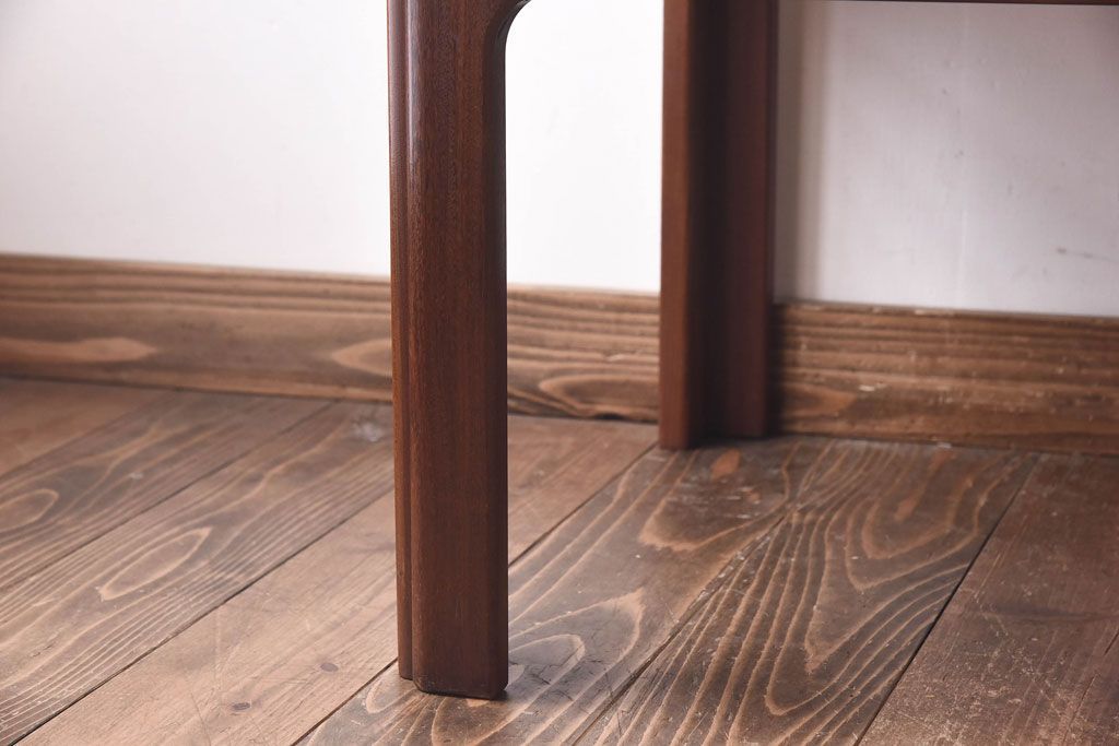 ヴィンテージ家具　北欧ビンテージ　G-PLAN(ジープラン)　チーク材　タイル天板がおしゃれなセンターテーブル(サイドテーブル、コーヒーテーブル)(R-030474)