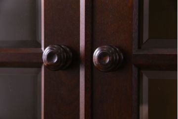 【F様ご成約品】中古美品　北海道民芸家具　HM114K　スリムで上品な本箱(ブックケース、キャビネット、飾り棚)(定価約25万7千円)(R-030475)