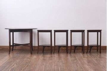 アンティーク家具　イギリスアンティーク　激レア　ウォールナット材　珍しいデザインがおしゃれなネストテーブル(センターテーブル)(R-030476)