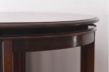アンティーク家具　イギリスアンティーク　激レア　ウォールナット材　珍しいデザインがおしゃれなネストテーブル(センターテーブル)(R-030476)