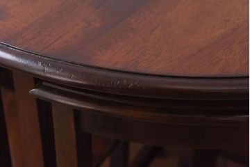 アンティーク家具　イギリスアンティーク　激レア　ウォールナット材　珍しいデザインがおしゃれなネストテーブル(センターテーブル)(R-030476)