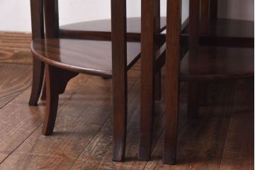 アンティーク家具　イギリスアンティーク　激レア　ウォールナット材　珍しいデザインがおしゃれなネストテーブル(センターテーブル)(R-030476)