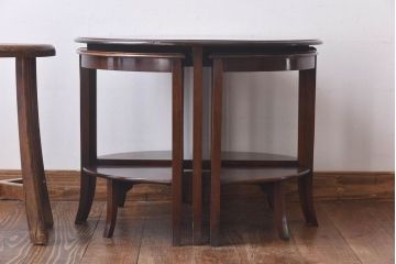 アンティーク家具　イギリスアンティーク　激レア　ウォールナット材　珍しいデザインがおしゃれなネストテーブル(センターテーブル)(R-030476)