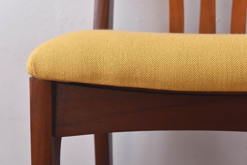 北欧ビンテージ家具　チーク材　黄色のファブリックが可愛らしいダイニングチェア(ワークチェア、椅子)(1)(R-030477)