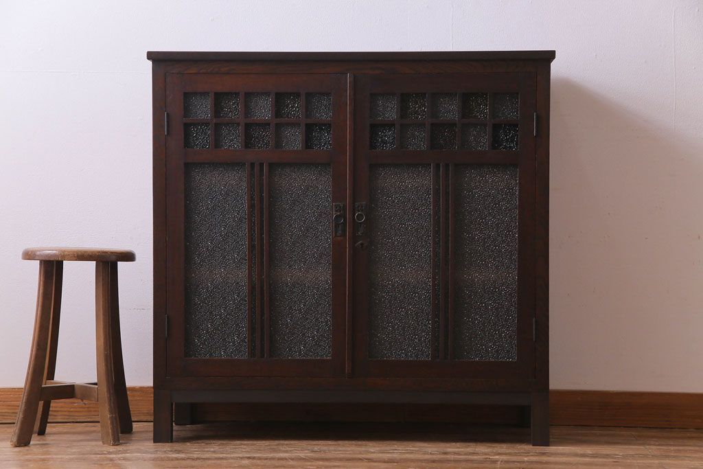 アンティーク家具　大正ロマン　ナラ材　柔らかな色合いの当時物色ガラスが魅力的な本箱(収納棚、戸棚、キャビネット)(R-030481)