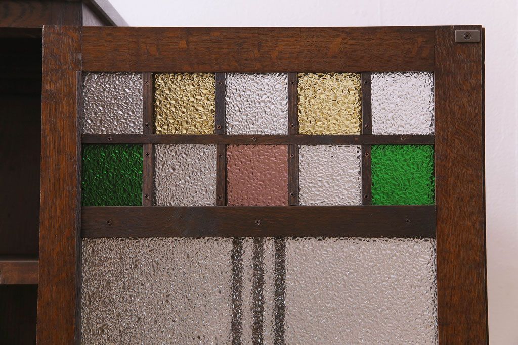 アンティーク家具　大正ロマン　ナラ材　柔らかな色合いの当時物色ガラスが魅力的な本箱(収納棚、戸棚、キャビネット)(R-030481)