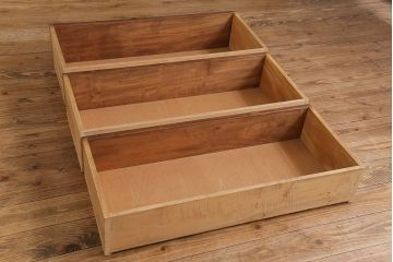 中古美品　伝統工芸軽井沢彫り　意匠が凝らされたチェスト(箪笥、タンス)