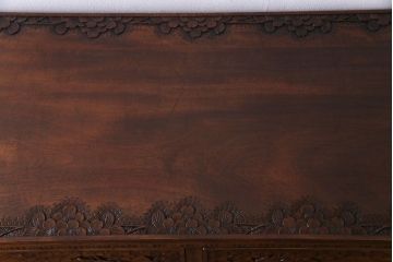 中古美品　伝統工芸軽井沢彫り　意匠が凝らされたチェスト(箪笥、タンス)